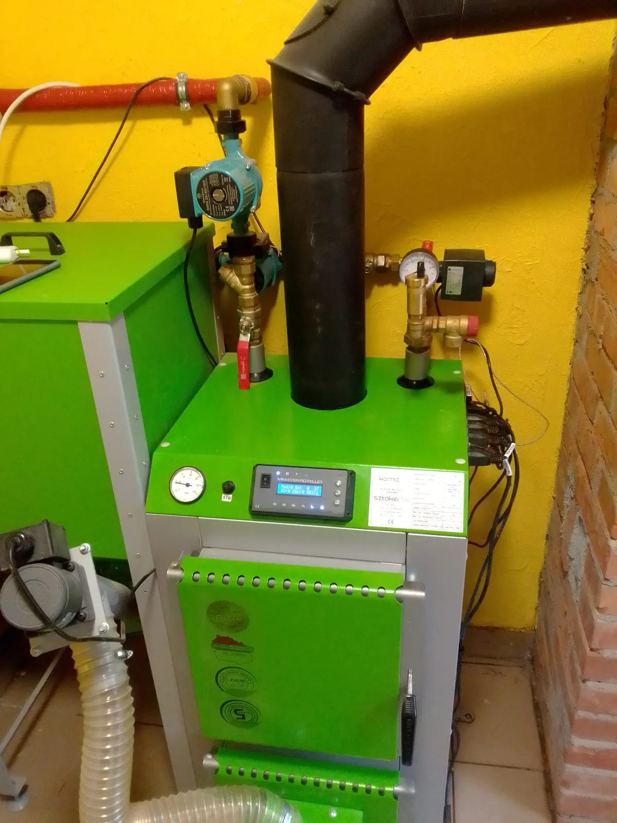 Kotłownia z kotłem, rozdzielaczem i orurowaniem po modernizacji